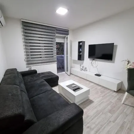 Apartment Silver 1 *